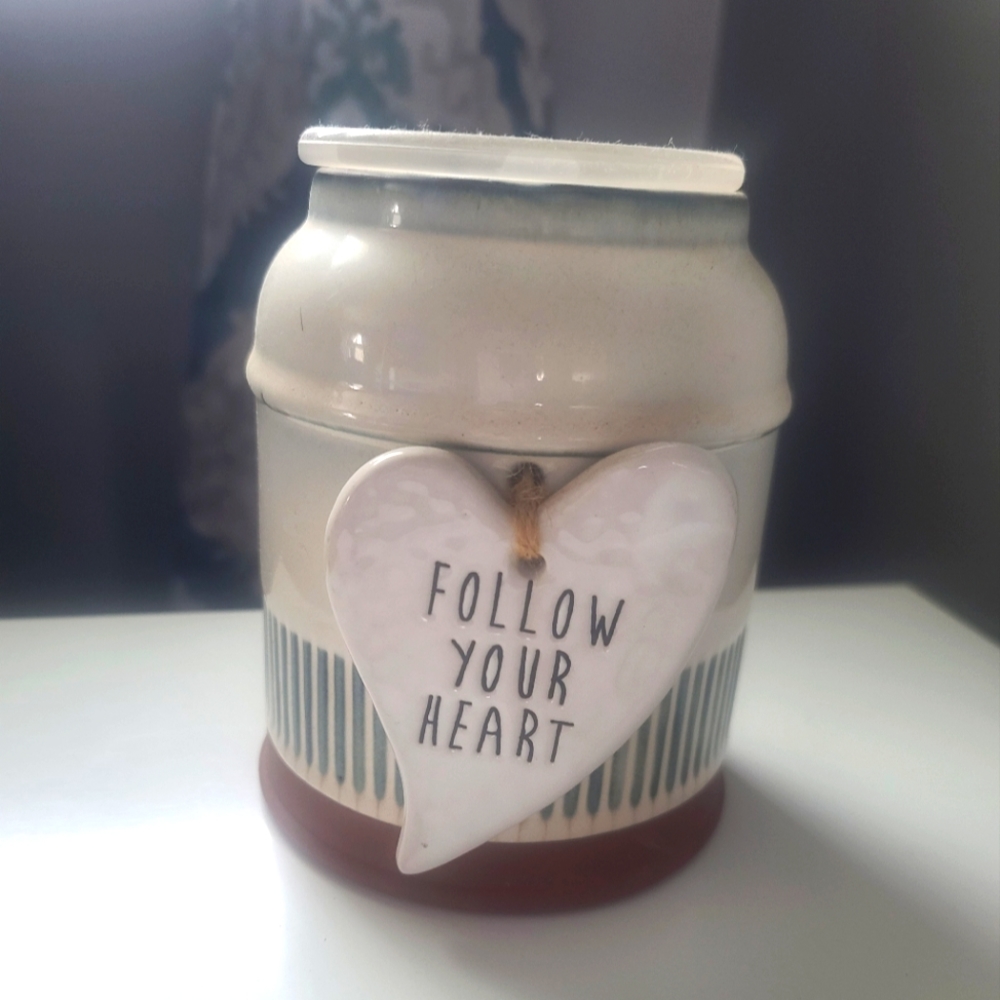 SCENTSY WARMER FOLLOW YOUR HEART warmer